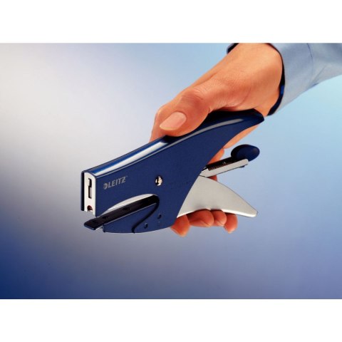 Zszywacz nożycowy niebieski 15k. metalowo-plastikowy Leitz (55470033)